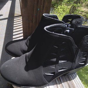 Girls high heel ankle boots black size 3.5 Medium